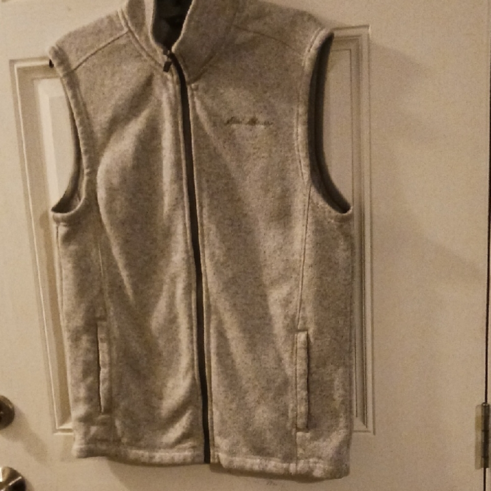 ***Size Medium Mens Eddie Bauer Light Grey Heathered Fleece Vest